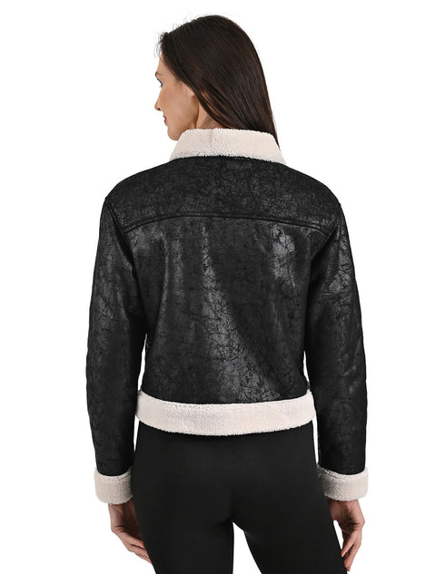 Chamarra Negra NINE WEST con borrega en cuello, puños y cadera.